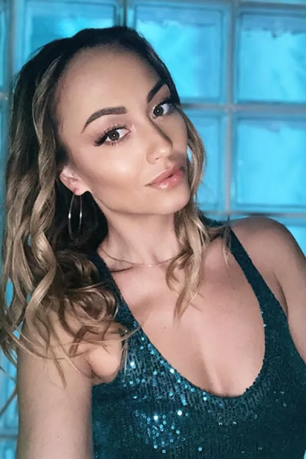 Angelina profile image #8