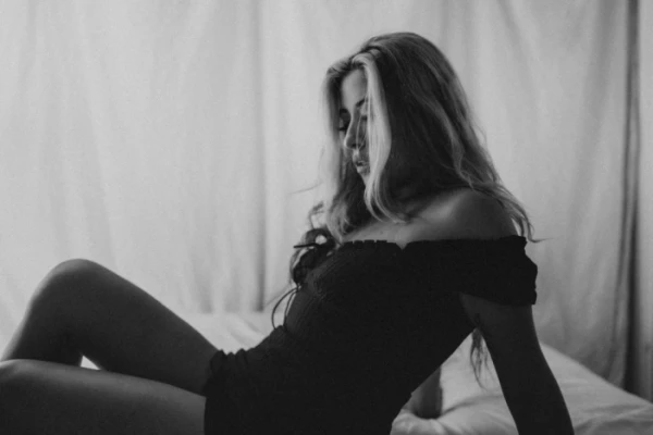 How to Impress a Young Model on Your First Date