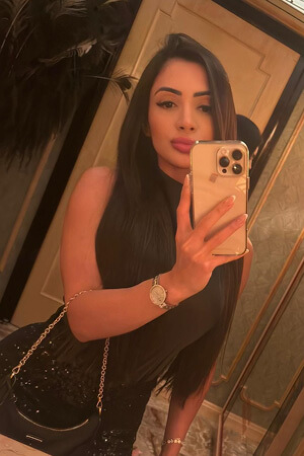 Chanel profile image #9