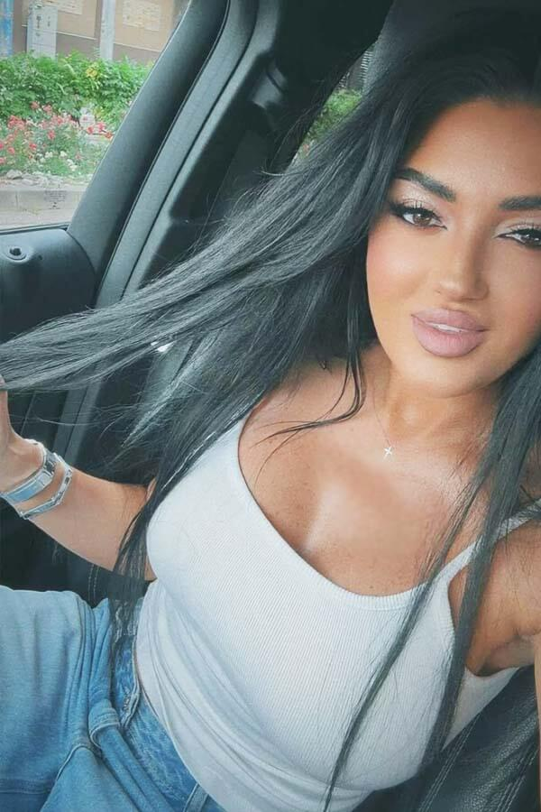 Elizabeth selfie