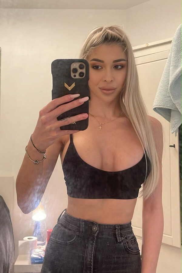 Daniela profile image #8